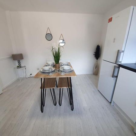 Bv Luxury Spacious 3 Bedroom House At Isaac Close 曼彻斯特 外观 照片