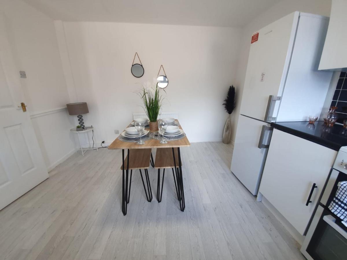 Bv Luxury Spacious 3 Bedroom House At Isaac Close 曼彻斯特 外观 照片