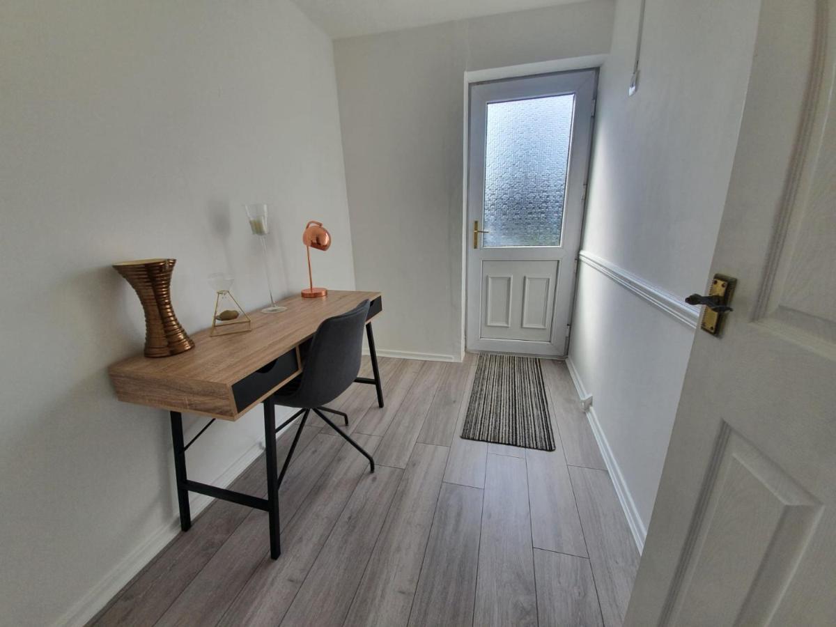 Bv Luxury Spacious 3 Bedroom House At Isaac Close 曼彻斯特 外观 照片