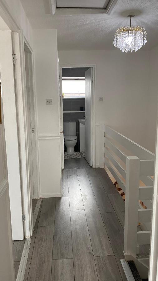 Bv Luxury Spacious 3 Bedroom House At Isaac Close 曼彻斯特 外观 照片
