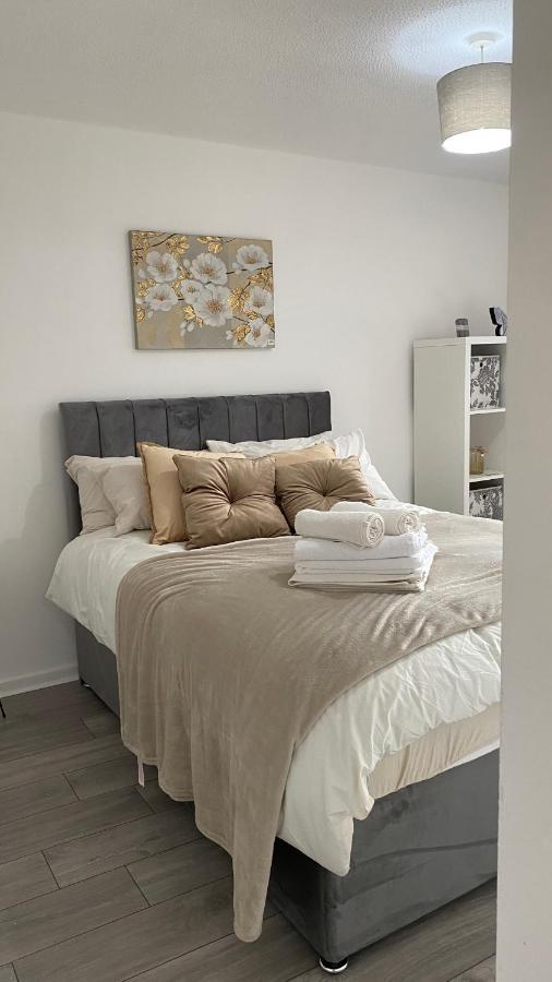 Bv Luxury Spacious 3 Bedroom House At Isaac Close 曼彻斯特 外观 照片
