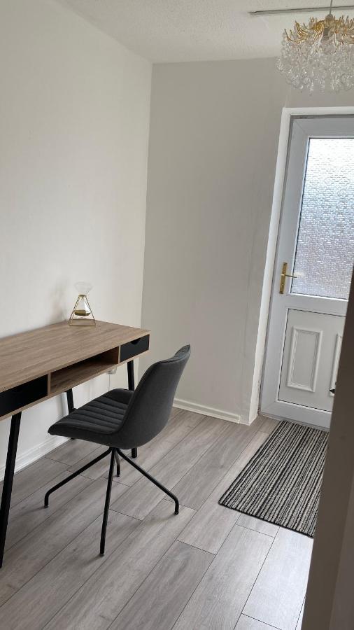 Bv Luxury Spacious 3 Bedroom House At Isaac Close 曼彻斯特 外观 照片