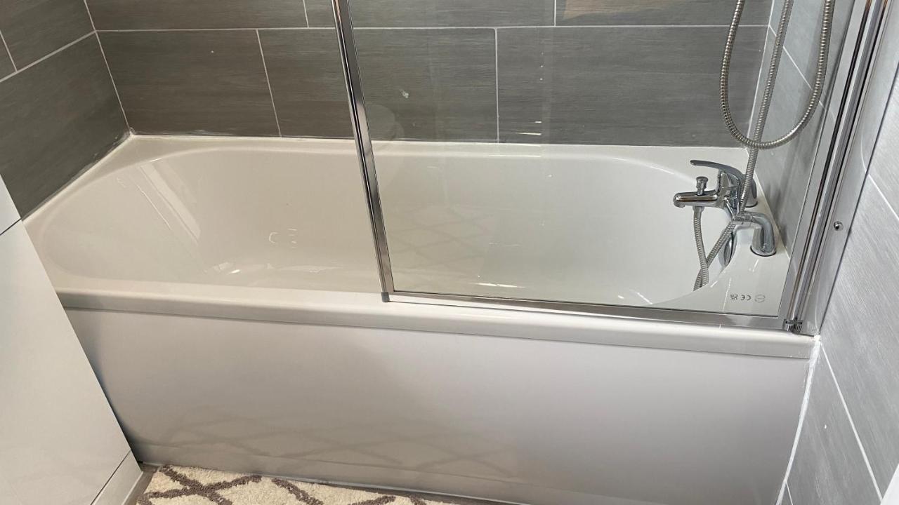 Bv Luxury Spacious 3 Bedroom House At Isaac Close 曼彻斯特 外观 照片