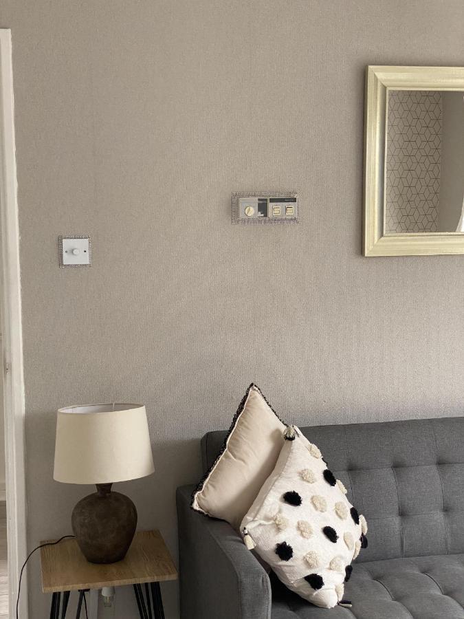 Bv Luxury Spacious 3 Bedroom House At Isaac Close 曼彻斯特 外观 照片