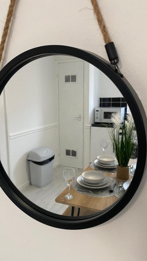 Bv Luxury Spacious 3 Bedroom House At Isaac Close 曼彻斯特 外观 照片