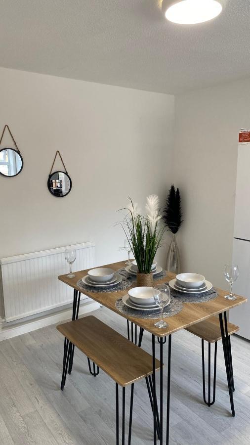 Bv Luxury Spacious 3 Bedroom House At Isaac Close 曼彻斯特 外观 照片