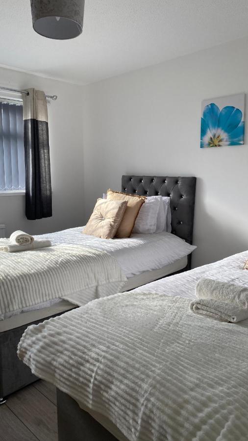 Bv Luxury Spacious 3 Bedroom House At Isaac Close 曼彻斯特 外观 照片