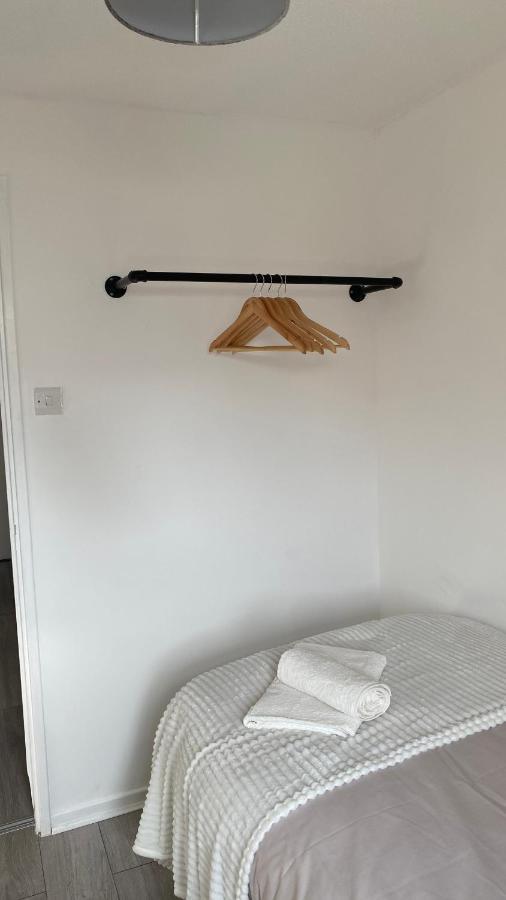 Bv Luxury Spacious 3 Bedroom House At Isaac Close 曼彻斯特 外观 照片